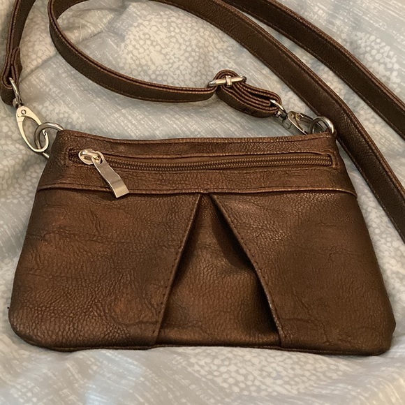 NWOT - Copper Coloured Crossbody Bag Adjustable Strap V Front Zippered Pocket - Picture 4 of 16